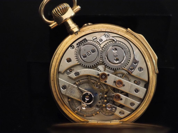 GENEVE Montre de gousset en or jaune 750.  Cadran à chiffres romains p