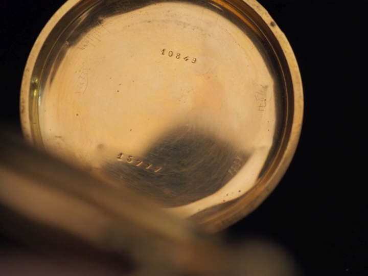 GENEVE Montre de gousset en or jaune 750.  Cadran à chiffres romains p