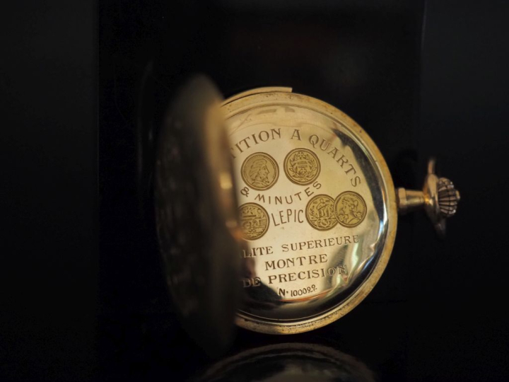 LEPIC Montre de gousset aveugle en or jaune 750.  Cuvette en or découv