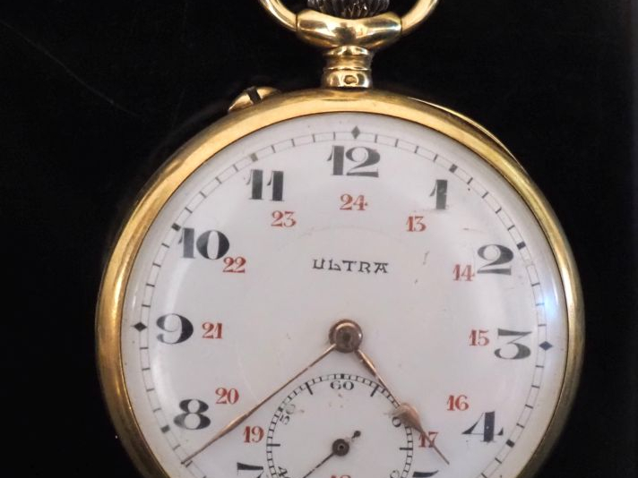 ULTRA Montre de gousset en or jaune 750.  Cadran à chiffres arabes noi