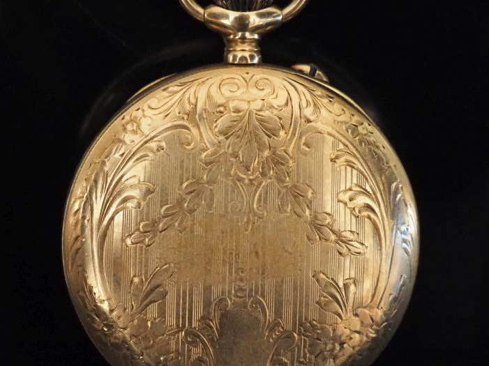 ULTRA Montre de gousset en or jaune 750.  Cadran à chiffres arabes noi