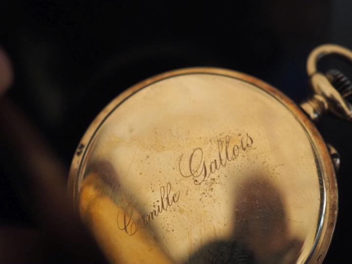 ULTRA Montre de gousset en or jaune 750.  Cadran à chiffres arabes noi