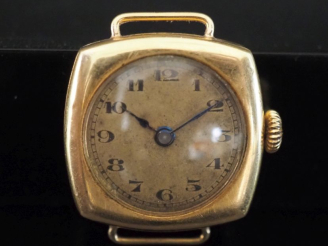 Vente aux enchères Boitier de montre en or jaune 750.  Cadran rond à chiffres arabes pour