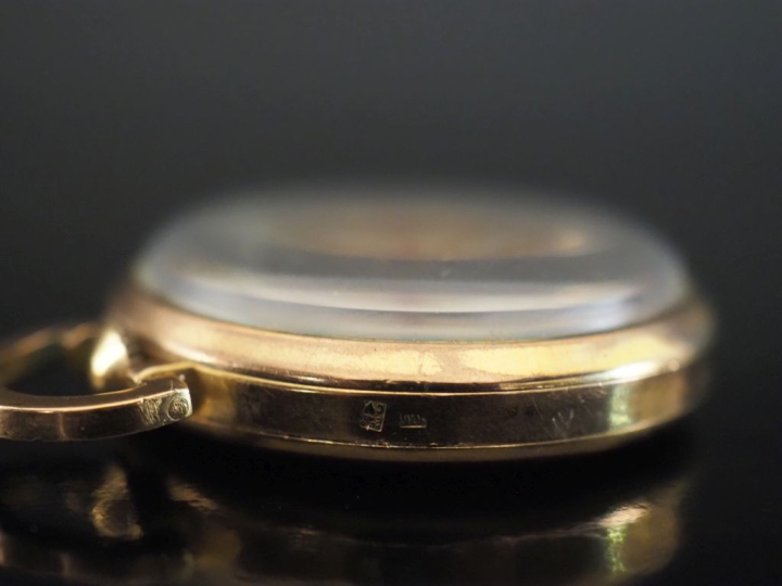 OMEGA,  Montre de gousset de style Art déco en plaqué or.  Cadran émai