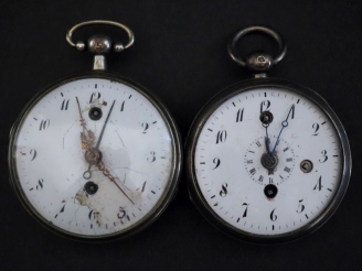 Vente aux enchères Ensemble comprenant :  - montre de poche à coq en argent.  Cadran émai