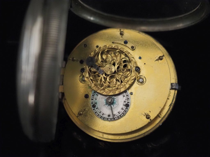 Ensemble comprenant :  - montre de poche à coq en argent.  Cadran émai