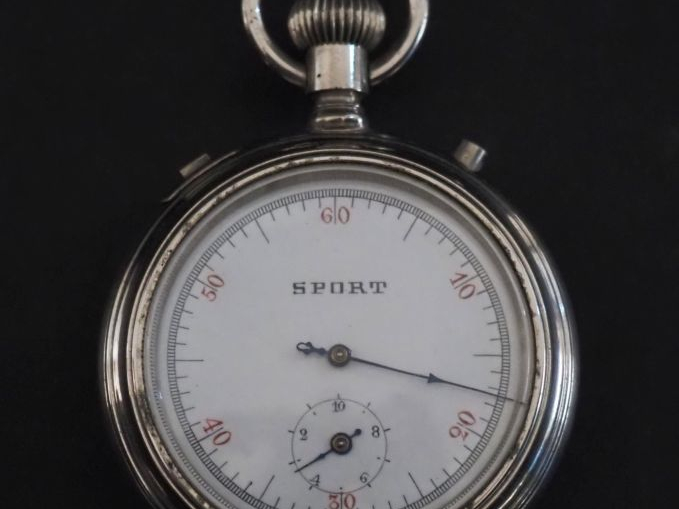 SPORT G.P Chronomètre vintage en métal.  Cadran à chiffres arabes et u