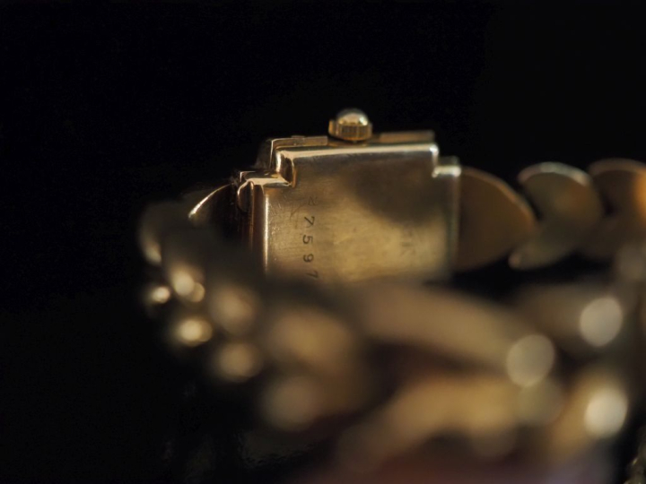 Montre bracelet de dame de style 1940, boitier et bracelet en or jaune