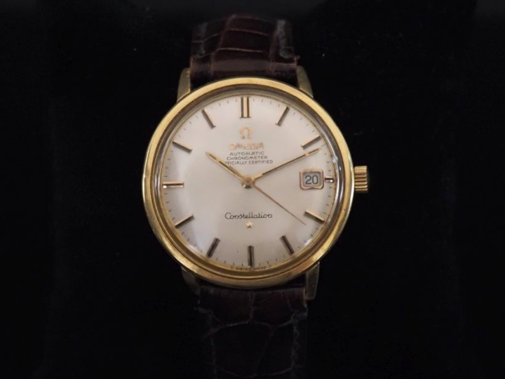 OMEGA, Constellation Montre bracelet chronomètre, boitier en or jaune 