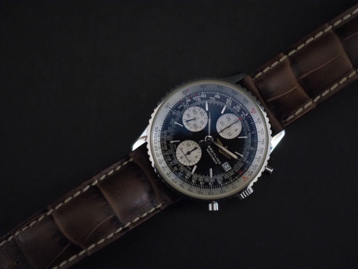 BREITLING, Navitimer Ref. A13322 Montre chronographe en acier.  Boitie