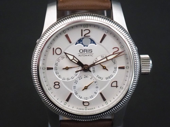 ORIS Ref. 28-97301 Montre bracelet en acier.  Cadran à trois compteurs