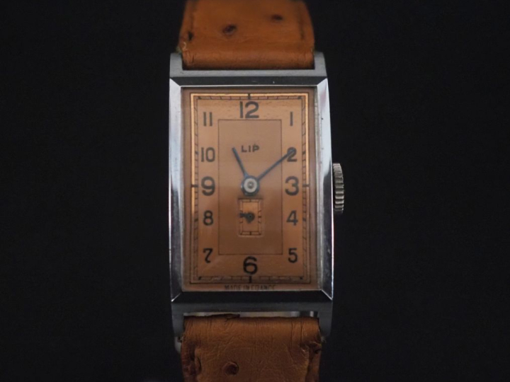 LIP, T18 Montre bracelet en acier.  Boitier rectangulaire de forme bom