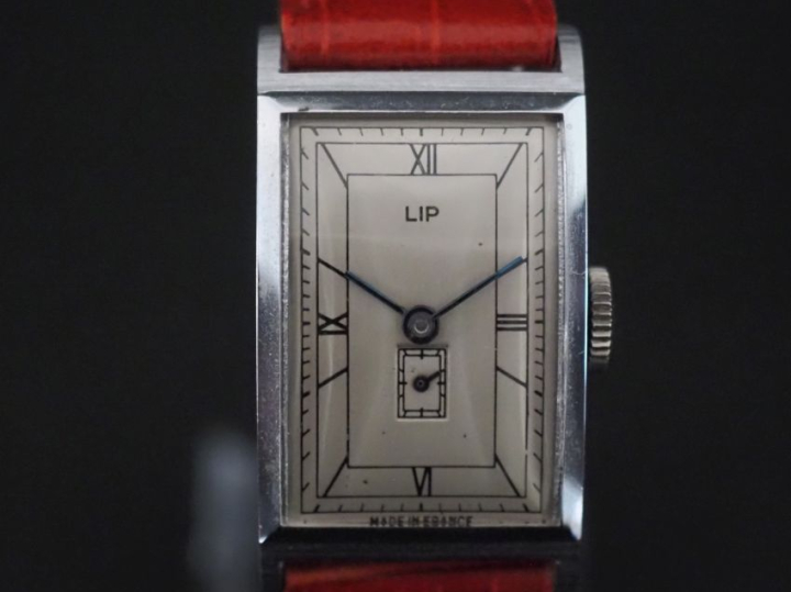 LIP, T18 Montre bracelet en acier.  Boitier rectangulaire de forme bom
