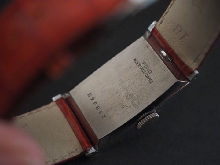 LIP, T18 Montre bracelet en acier.  Boitier rectangulaire de forme bom