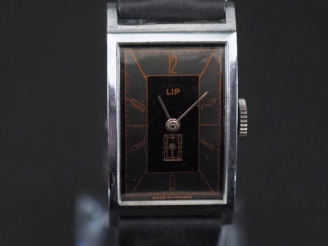 Vente aux enchères LIP, T18 Montre bracelet en acier.  Boitier rectangulaire de forme bom