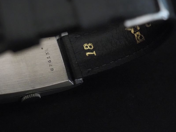 LIP, T18 Montre bracelet en acier.  Boitier rectangulaire de forme bom