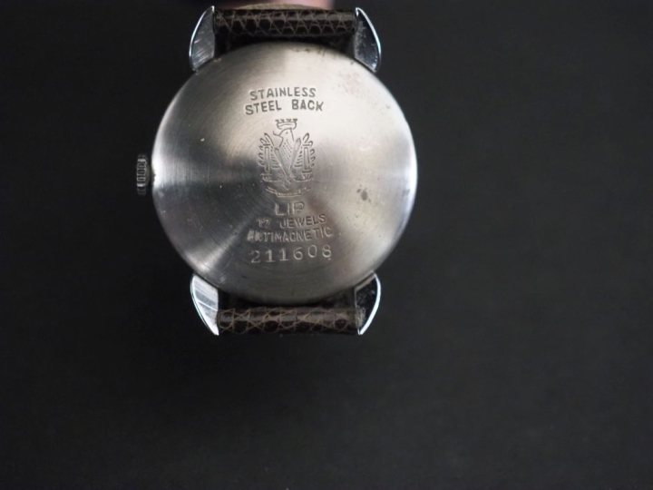 LIP, Jumbo Montre bracelet en acier.  Ref. 253035 Cadran rond à chiffr