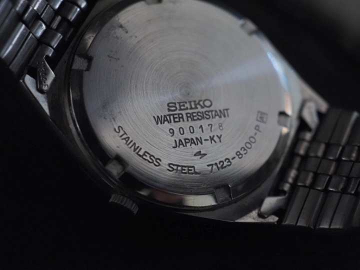 SEIKO, SQ Ref. 7123-8300 Montre bracelet en acier.  Cadran rond à inde