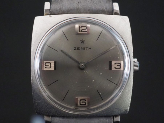 Vente aux enchères ZENITH Montre bracelet vintage en acier.  Boitier carré à bords arrond