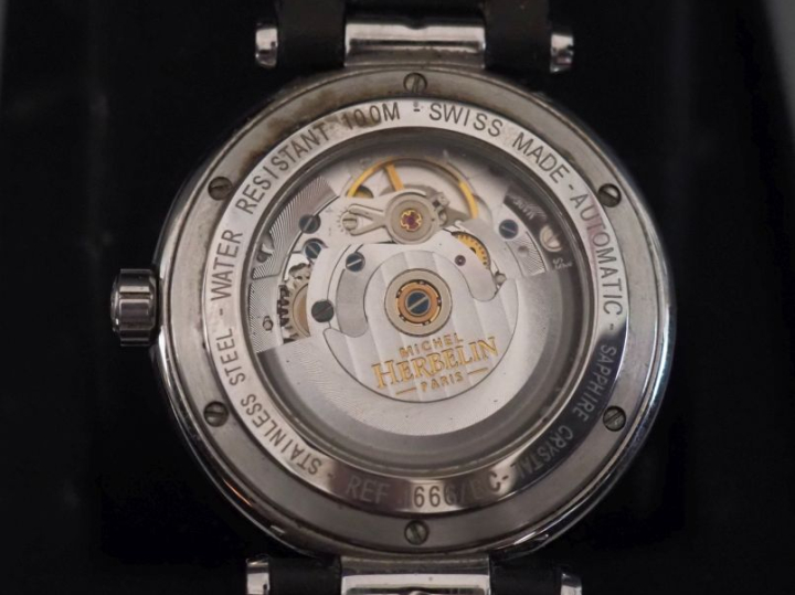 Michel HERBELIN, Newport Ref. 1666/BC Montre bracelet en acier.  Cadra