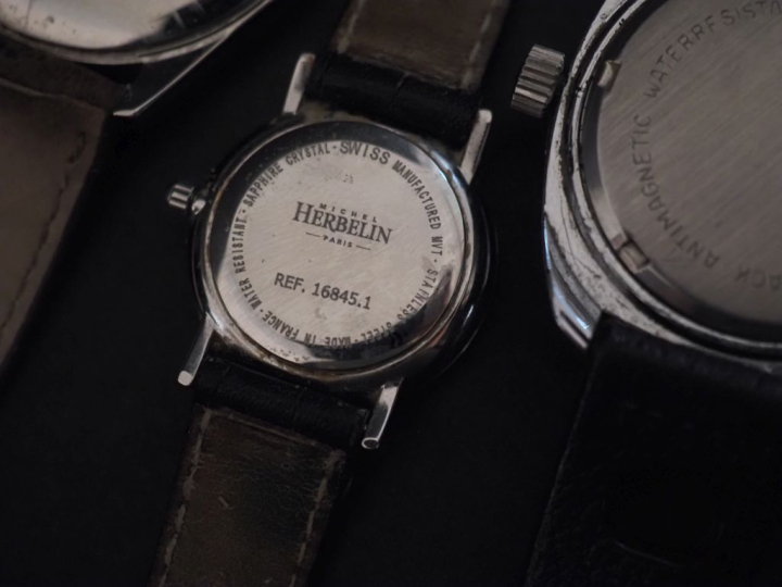 Ensemble comprenant :  - une montre bracelet de dame en acier de marqu