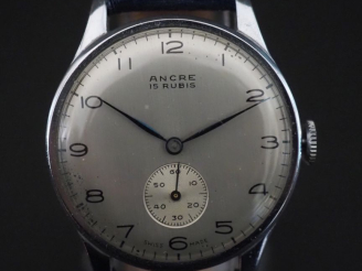 Vente aux enchères Montre bracelet Swiss made en acier.  Cadran rond à chiffres arabes po