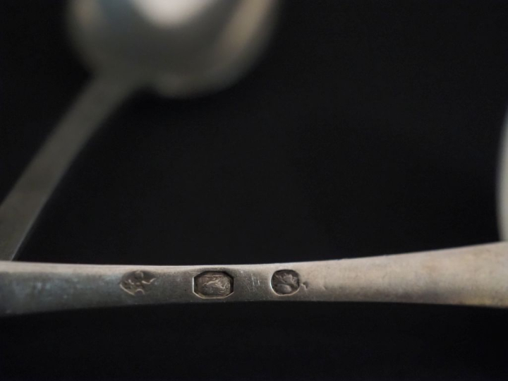 Suite de huit petites cuillères début XIXème en argent 950, poinçon au