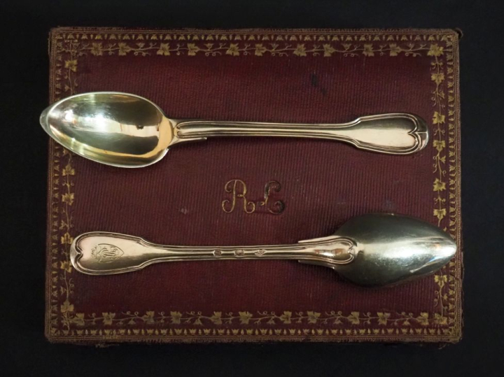 Suite de douze petites cuillères début XIXème en argent doré 950, poin