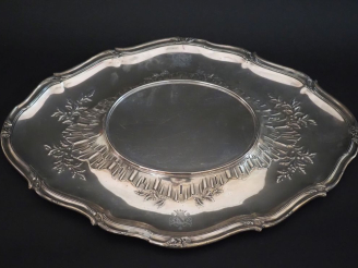 Vente aux enchères Grand présentoir de style Louis XV en argent 925, poinçon Minerve, à d