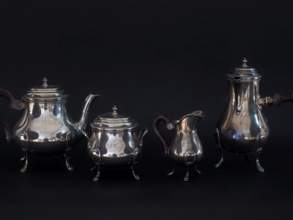 Vente aux enchères Service à thé et à café quatre pièces de style Louis XV en argent 925,