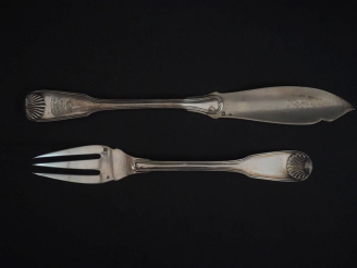 Vente aux enchères Suite de douze couverts à poisson de style Louis XV en argent 925, poi