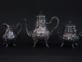 Vente aux enchères Service à thé Napoléon III de style rocaille en argent 925, poinçon Mi