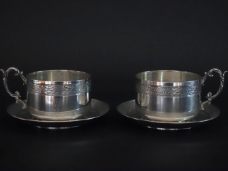 Vente aux enchères Paire de déjeuners de style Louis XV en argent 925, poinçon Minerve, à