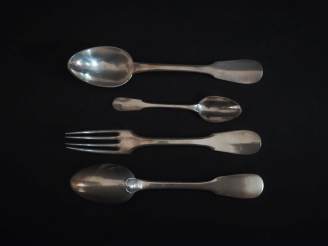 Vente aux enchères Partie de ménagère en argent 925, poinçon Minerve, modèle uniplat. Com