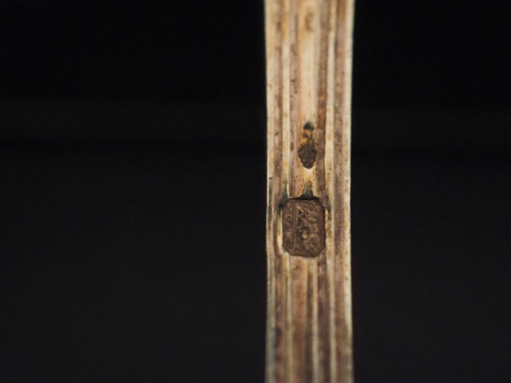 Suite de six petites cuillères Restauration en argent doré 950, poinço