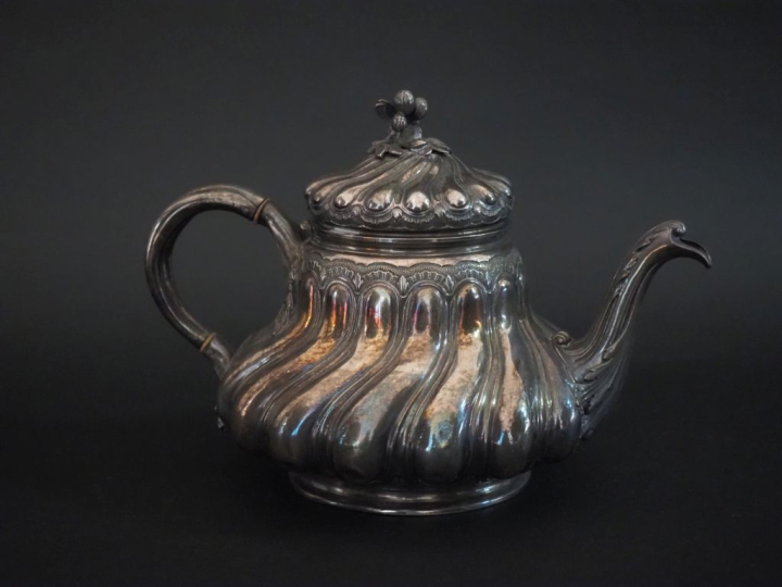 Théière à fond plat Napoléon III de style Louis XV en argent 925, poin