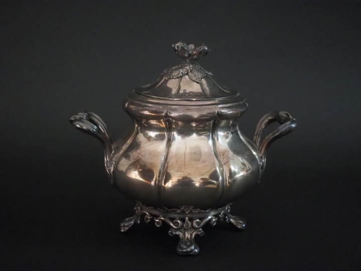 Sucrier Napoléon III en argent 925, poinçon Minerve.  Prise du couverc