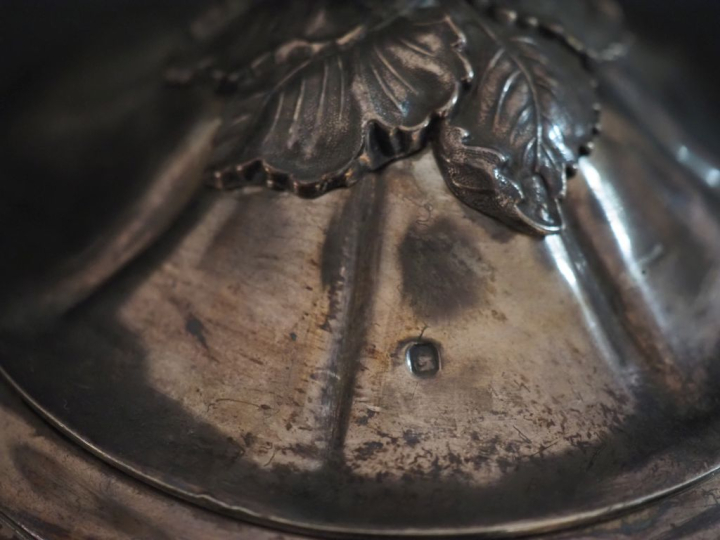 Sucrier Napoléon III en argent 925, poinçon Minerve.  Prise du couverc