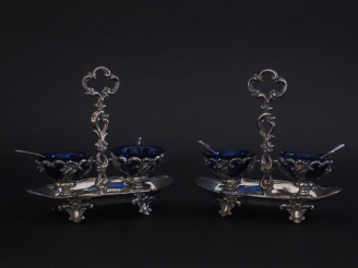 Vente aux enchères Paire de salerons doubles de style Louis XV en argent 925, poinçon Min