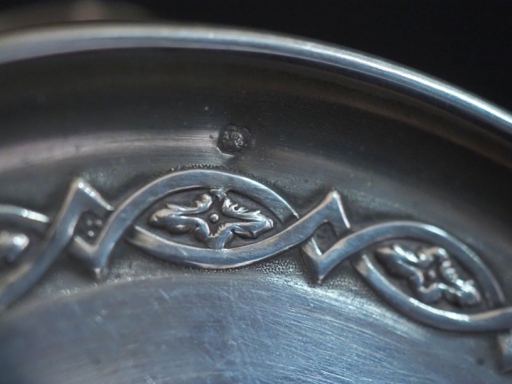 Paire de tasses et leur sous-tasses de style Louis XVI en argent 925, 