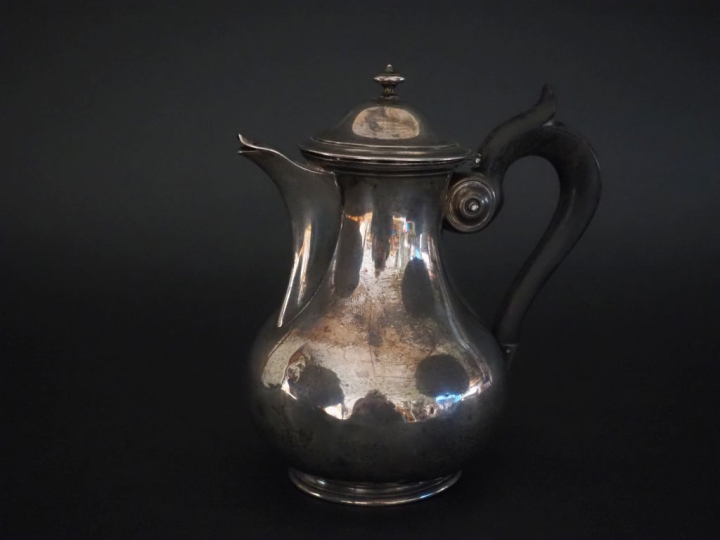 Verseuse sur piédouche en argent lisse 925, poinçon Minerve.  Prise du