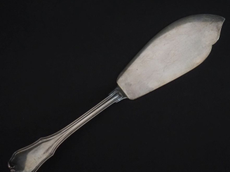 Vente aux enchères Pelle à gâteau en argent 925, poinçon Minerve, modèle à filet.  Spatul
