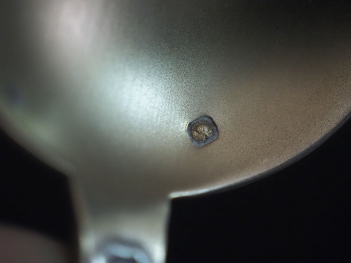 Ensemble comprenant une louche à crème et deux cuillères à crème en ar