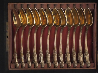 Vente aux enchères Suite de douze petites cuillères en argent doré 925, poinçon Minerve, 