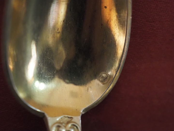 Suite de douze petites cuillères en argent doré 925, poinçon Minerve, 