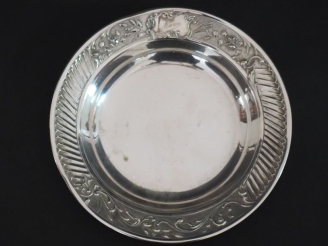 Vente aux enchères Assiette à bouillie de style Louis XV en argent 925, poinçon Minerve, 