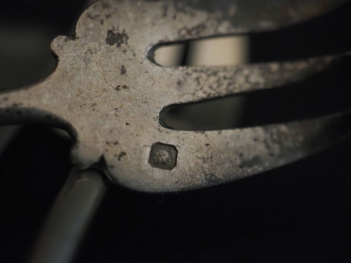 Suite de huit fourchettes à huitre en argent et argent fourré 925, poi