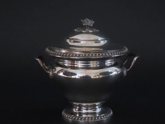 Vente aux enchères Sucrier en argent 925, poinçon Minerve, à décor de frises de godrons. 