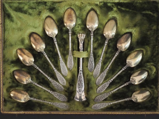 Vente aux enchères Service à café ou à moka de style louis XVI en argent et argent doré 9