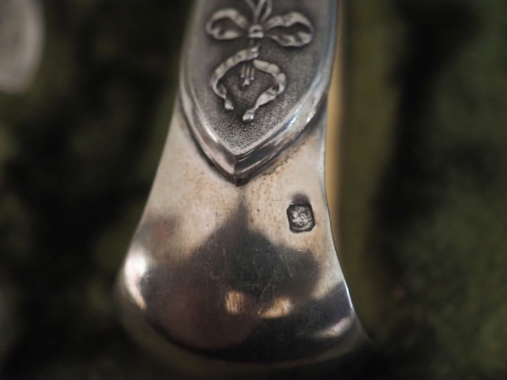 Service à café ou à moka de style louis XVI en argent et argent doré 9